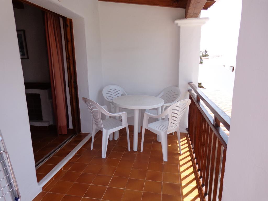 Apartamentos Los Pinares Benet Santa Eulària des Riu Δωμάτιο φωτογραφία