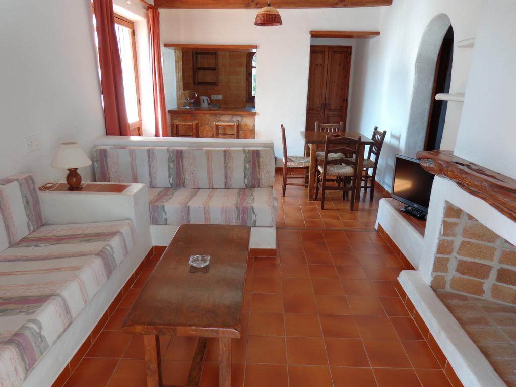 Apartamentos Los Pinares Benet Santa Eulària des Riu Δωμάτιο φωτογραφία