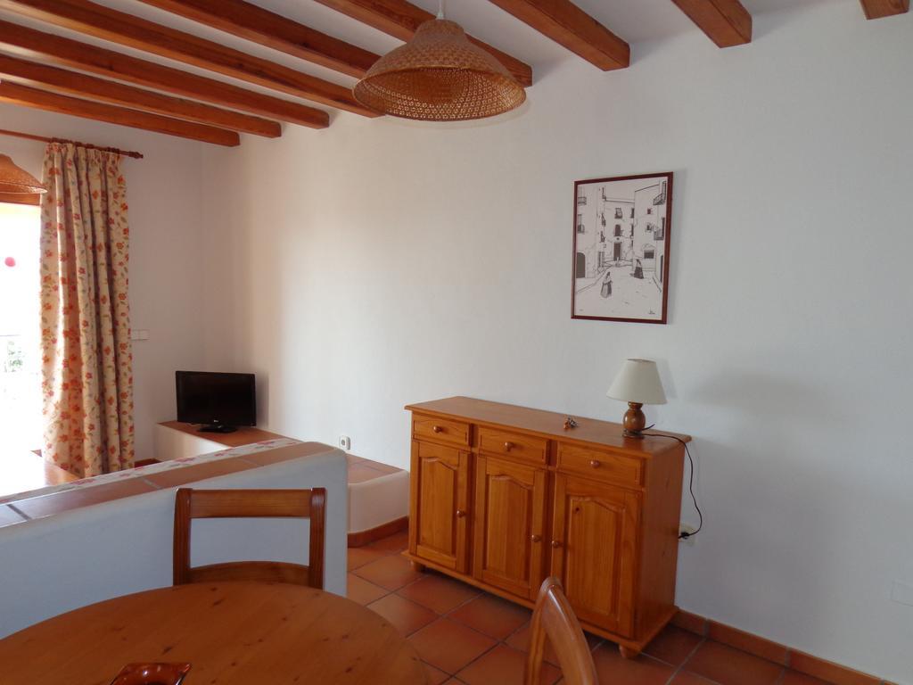 Apartamentos Los Pinares Benet Santa Eulària des Riu Δωμάτιο φωτογραφία