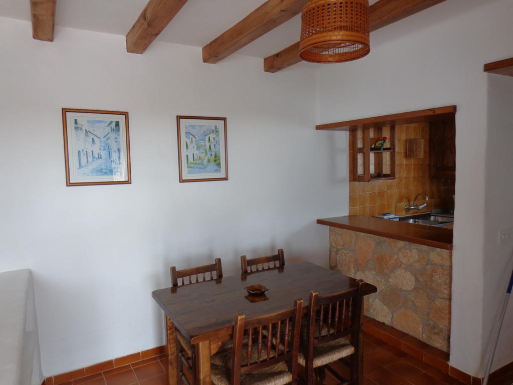 Apartamentos Los Pinares Benet Santa Eulària des Riu Δωμάτιο φωτογραφία