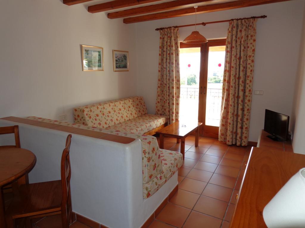 Apartamentos Los Pinares Benet Santa Eulària des Riu Δωμάτιο φωτογραφία