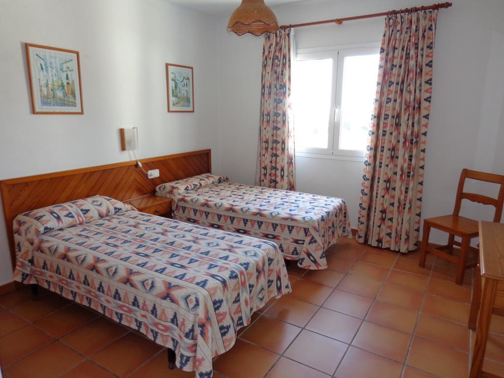 Apartamentos Los Pinares Benet Santa Eulària des Riu Δωμάτιο φωτογραφία